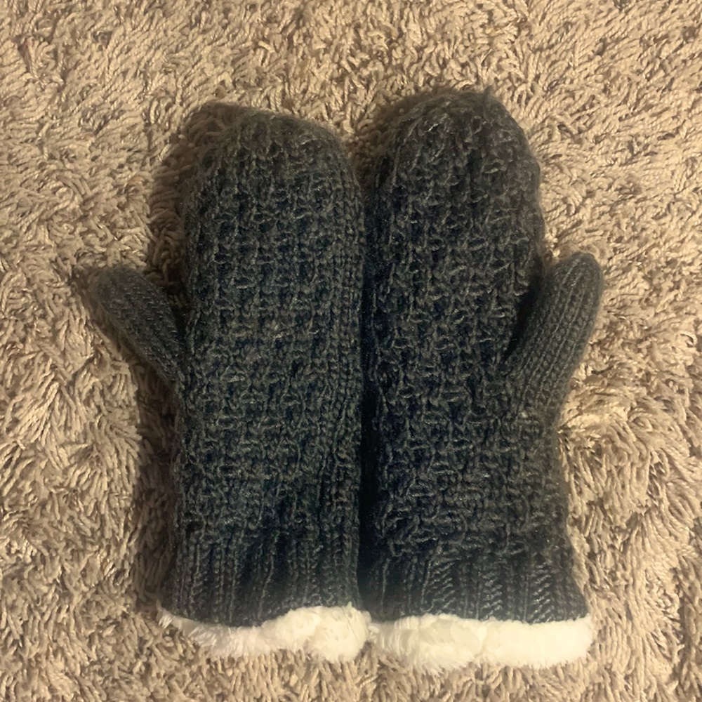 Super fuzzy mittens